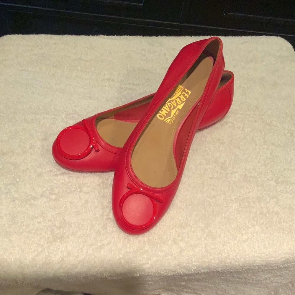 NWOT Salvatore Ferragamo leather ballet flats with enamel classic logo on top